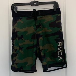 Boys Rvca Boardshorts , 17” camouflage size 27.